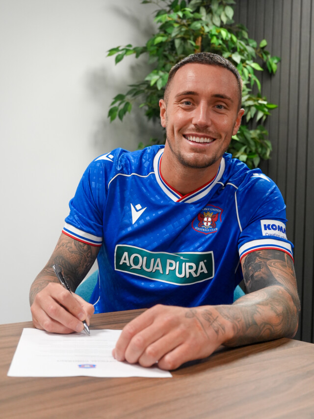 Mullarkey Signs for Carlisle
